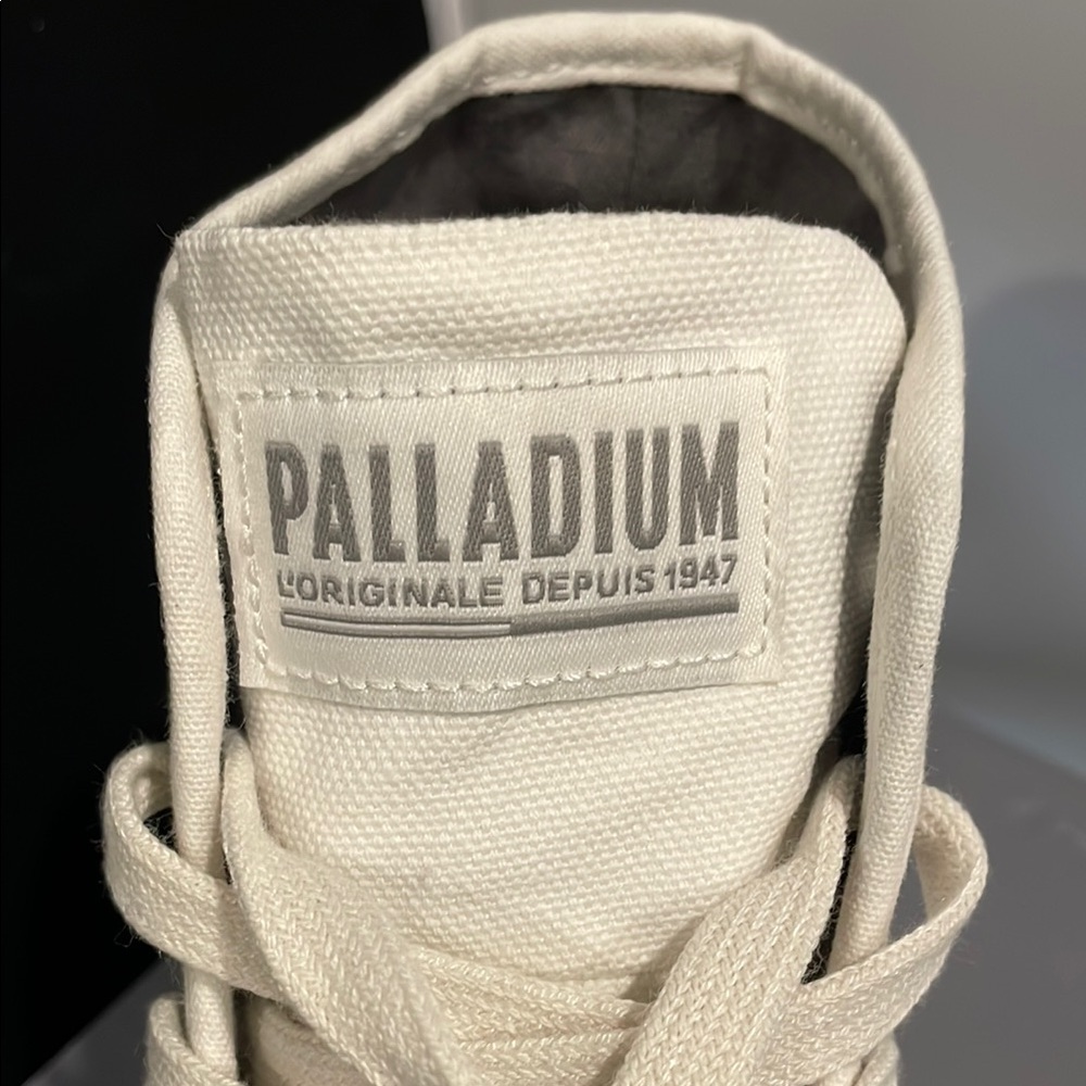 Palladium White Pampa High Top Boots New with Box - Picture 3 of 5